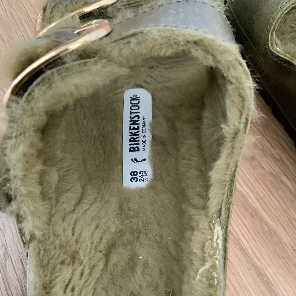 Spring Refresh 🌸 
BIRKENSTOCK Arizona Big Buckle Genuine Shearling
Lined Olive - Picture 10 of 10
